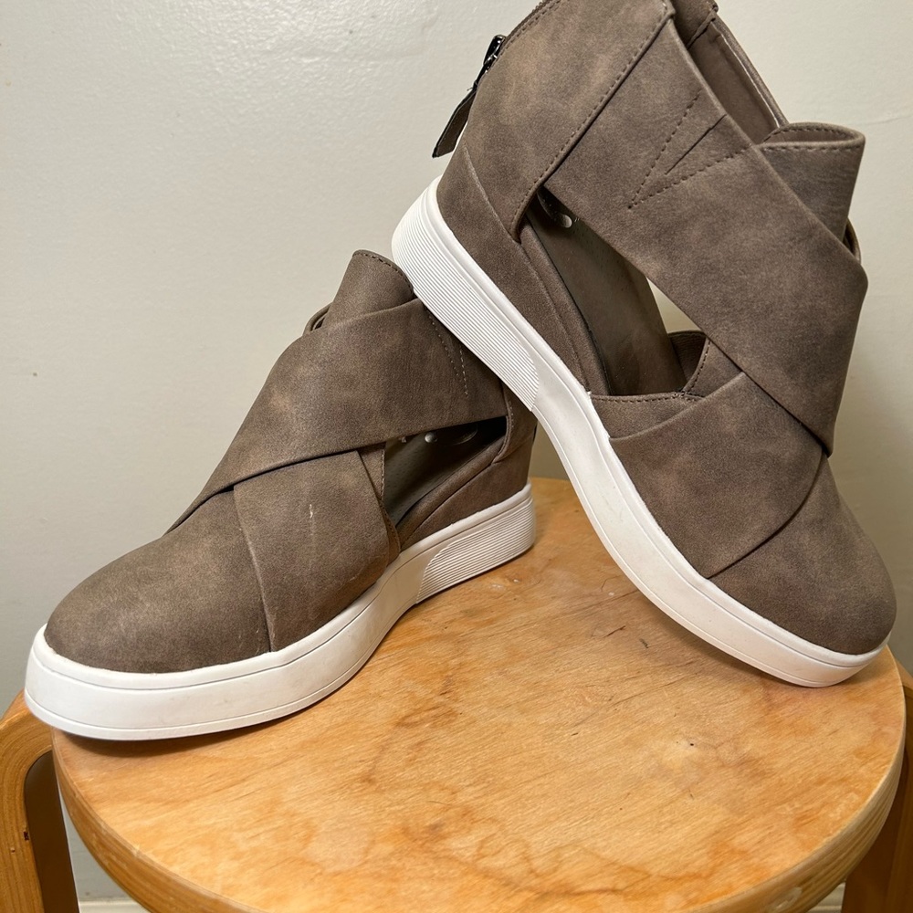 Women's stylish sneakers.Collection brand.Man made material. Size 7 1/2.$45.